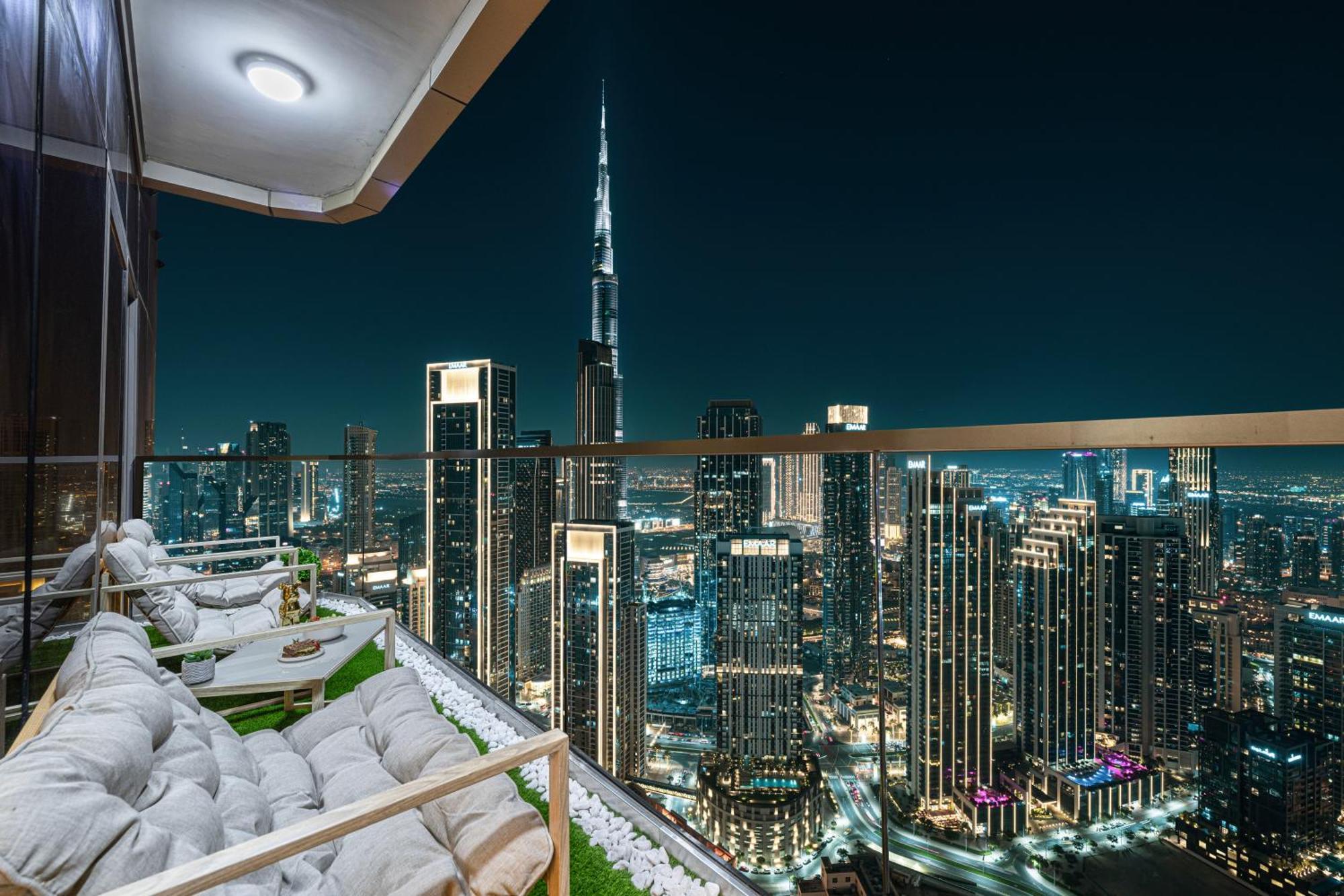 Sky Palace With Burj Views & Downtown's Rooftop Pool, 3br In Paramount Midtown Appartement *