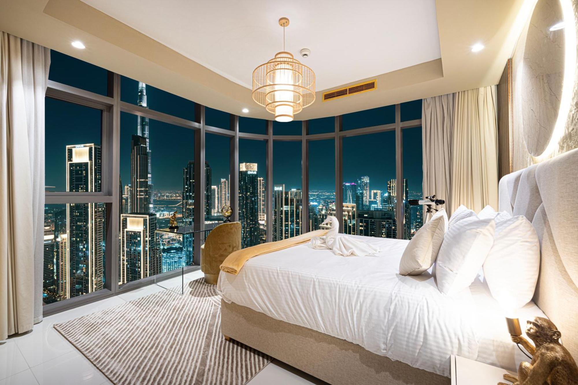Sky Palace With Burj Views & Downtown's Rooftop Pool, 3br In Paramount Midtown Appartement