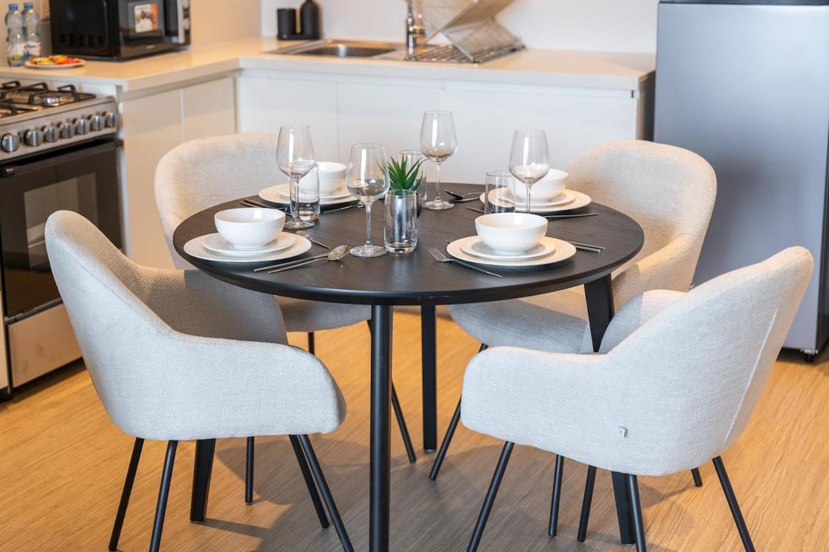 Chic 1-bed For 4 In Prime Hills Location Appartement *