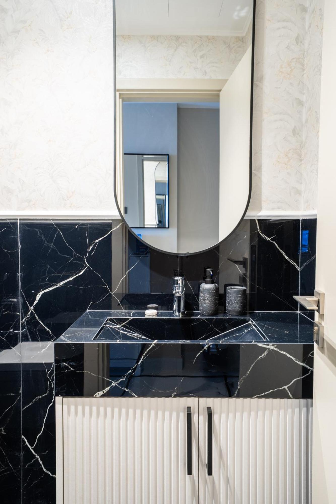 Prestigious 3 Bedrooms Lägenhet *