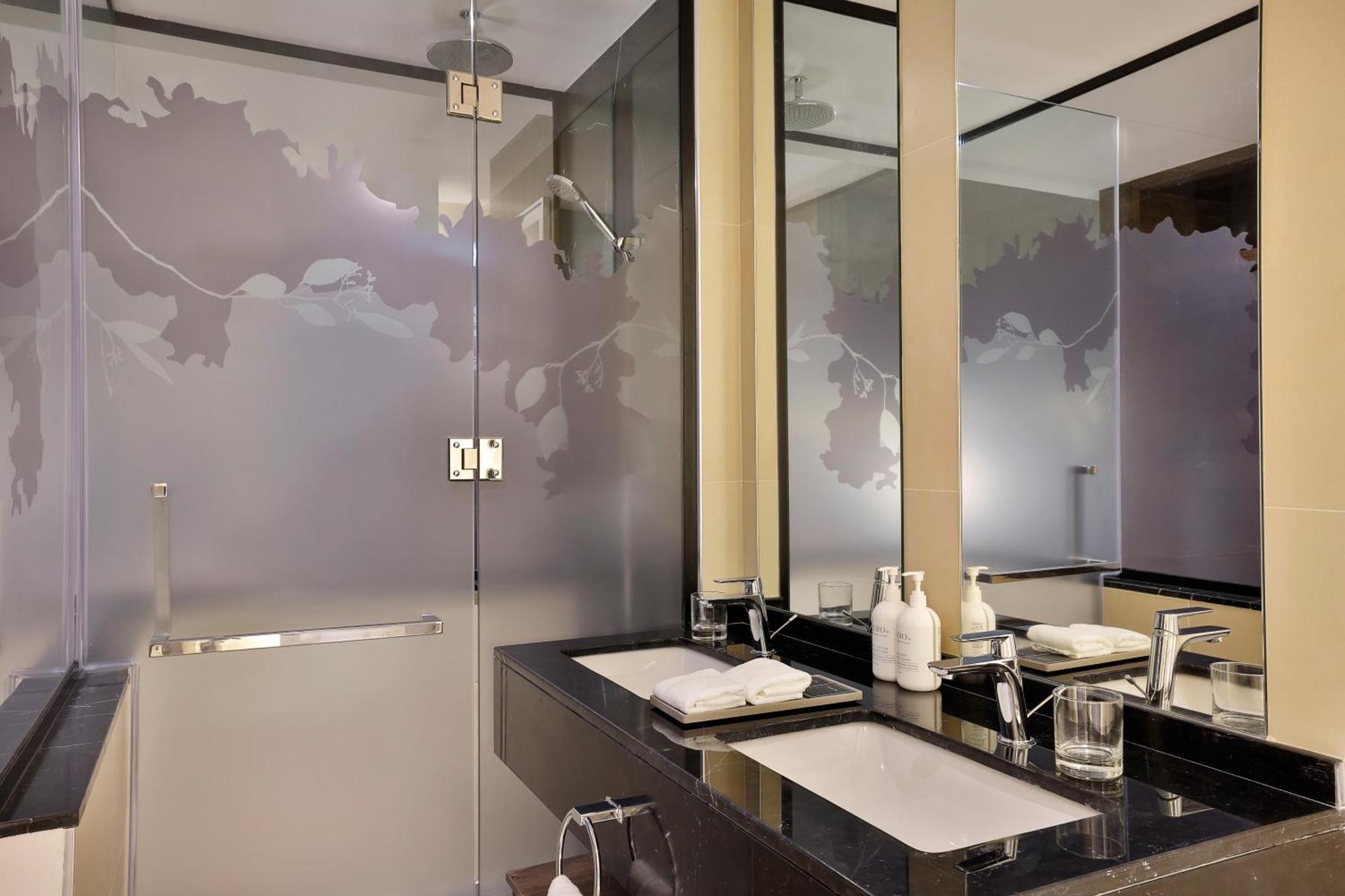 Local At Jumeirah Village Triangle By The First Collection Hotel Dubaï