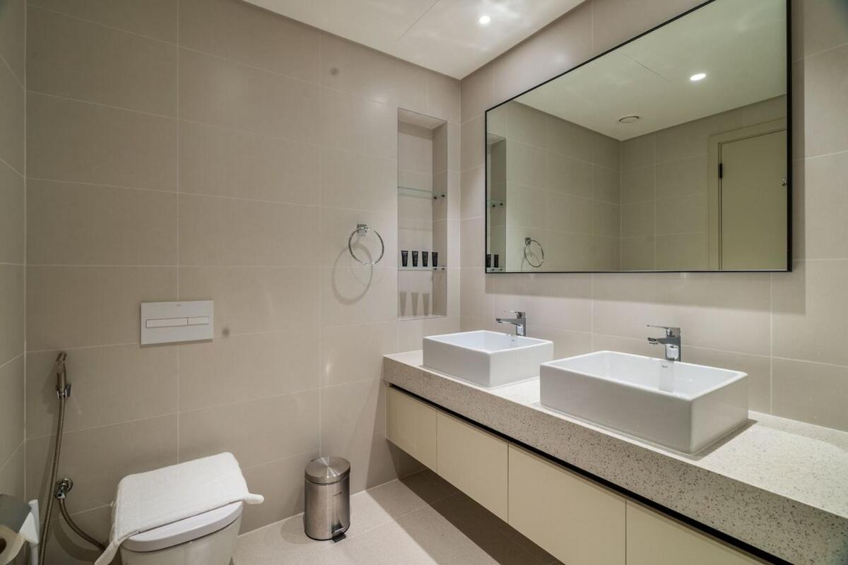 Luxury 3br Penthouse Retreat - Private & Marina Views Appartement