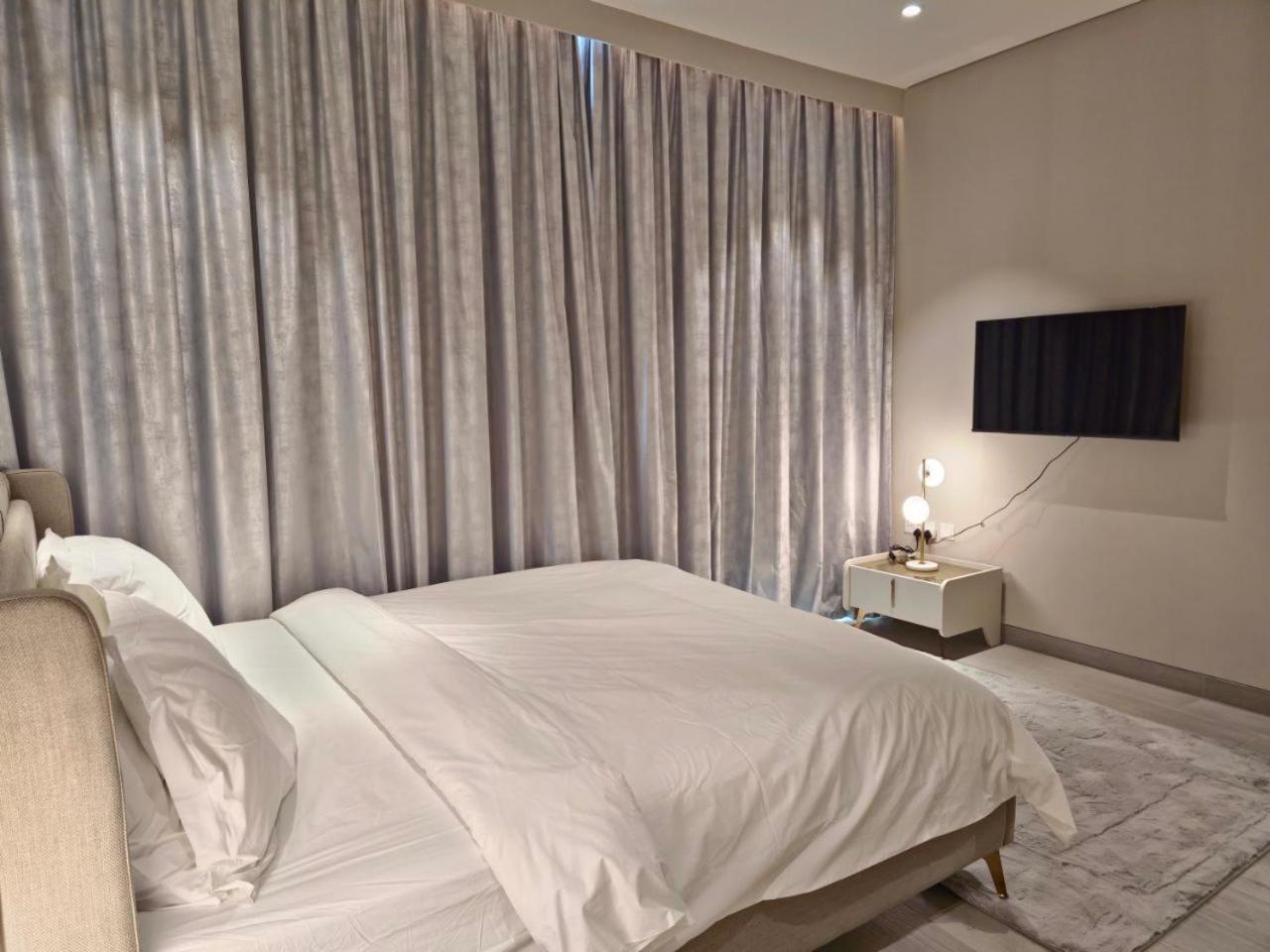 Appartement Marina Walk Gem Modern With Pool & Gym Access, Steps To & Metro Dubai