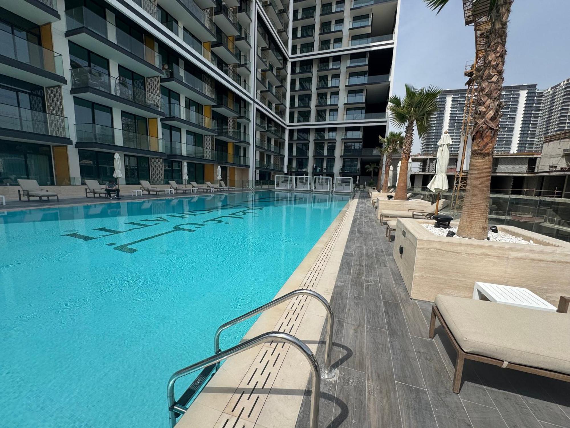 Your Own Pool Spacious 2bdr Jvc Dubaï