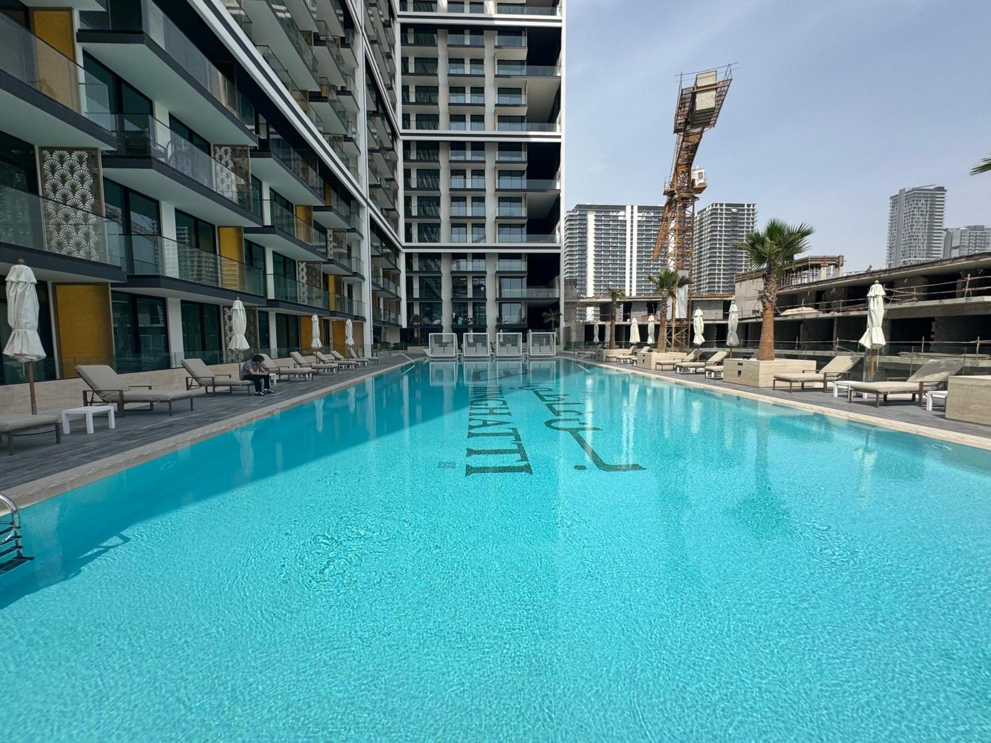 Your Own Pool Spacious 2bdr Jvc Appartement Dubaï