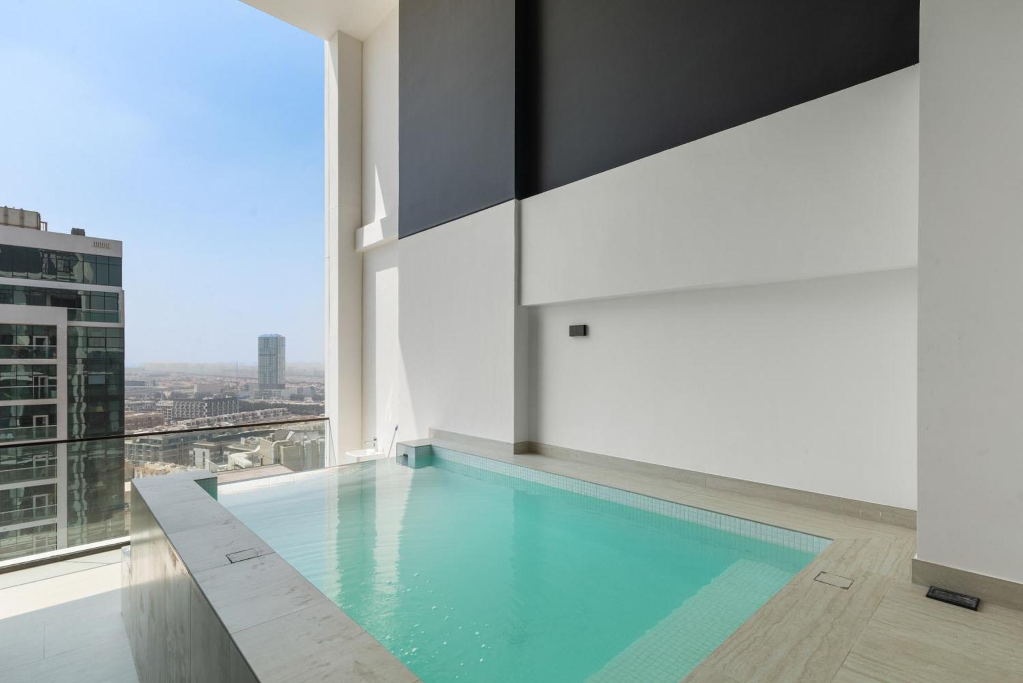Your Own Pool Spacious 2bdr Jvc * Dubaï