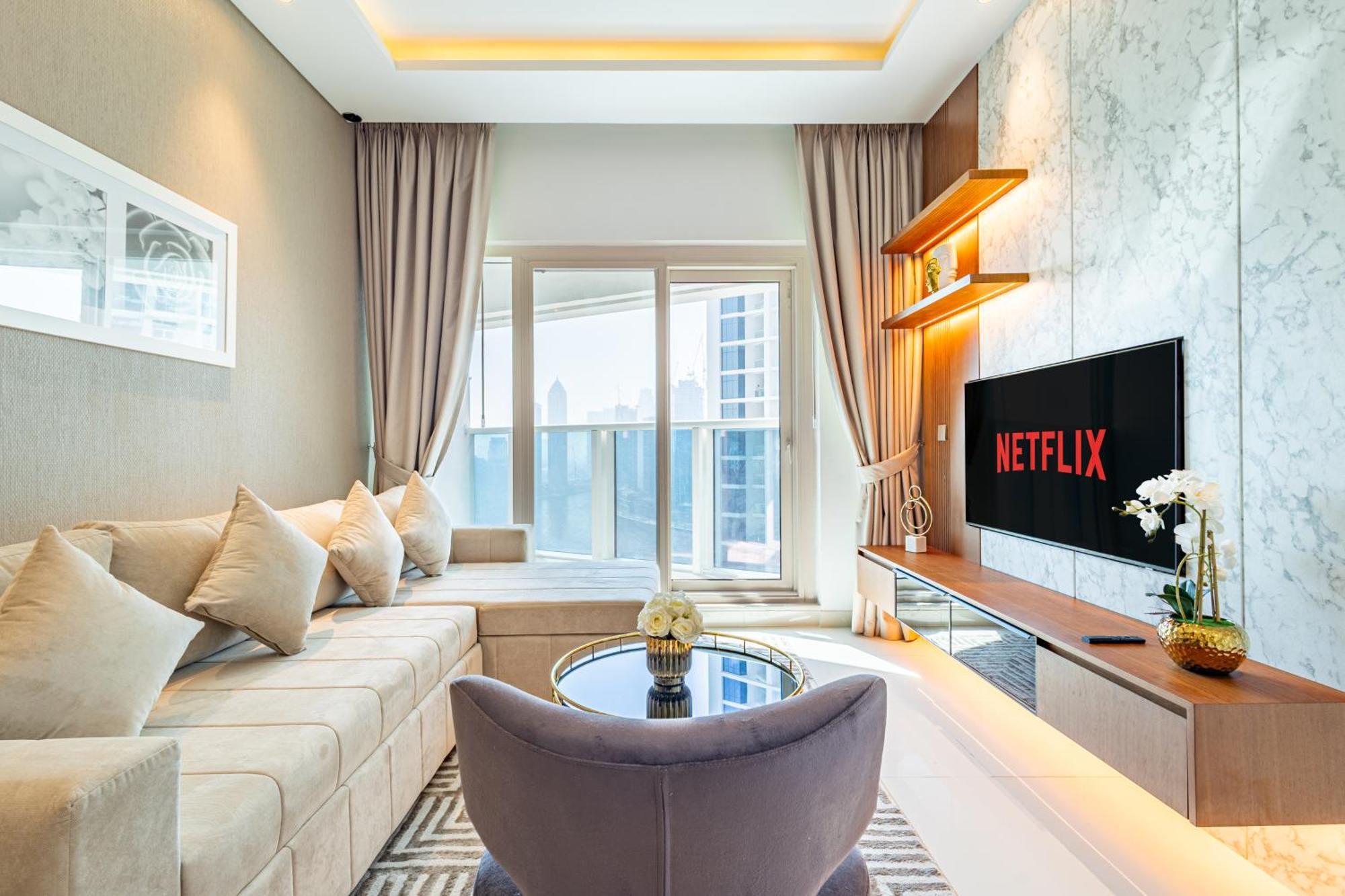 Deluxe One-bedroom In Business Bay With Burj Khalifa And Canal View Apartamento Dubái