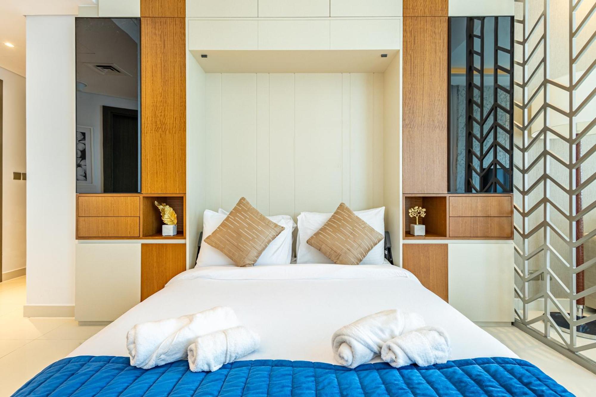 Deluxe One-bedroom In Business Bay With Burj Khalifa And Canal View * Dubaï