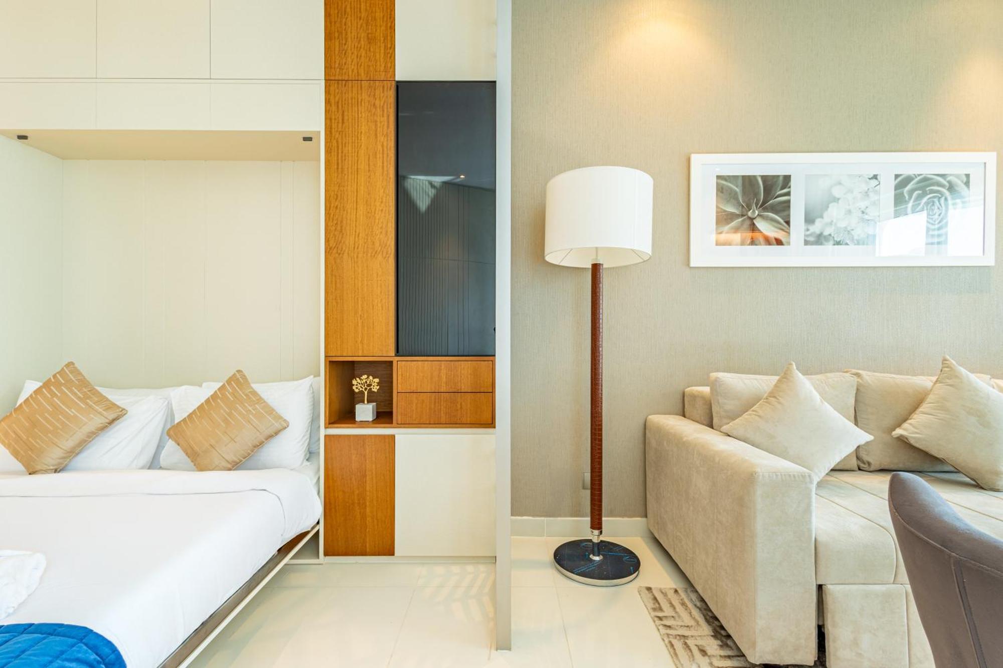 Deluxe One-bedroom In Business Bay With Burj Khalifa And Canal View