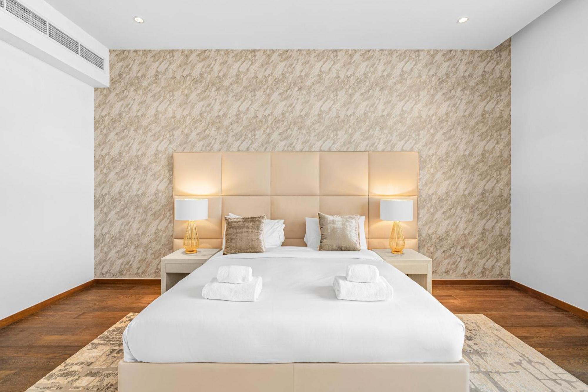 Tiara Residence Deluxe 3 Bedroom Apartment With Private Beach, Burj & Atlantis Sea View