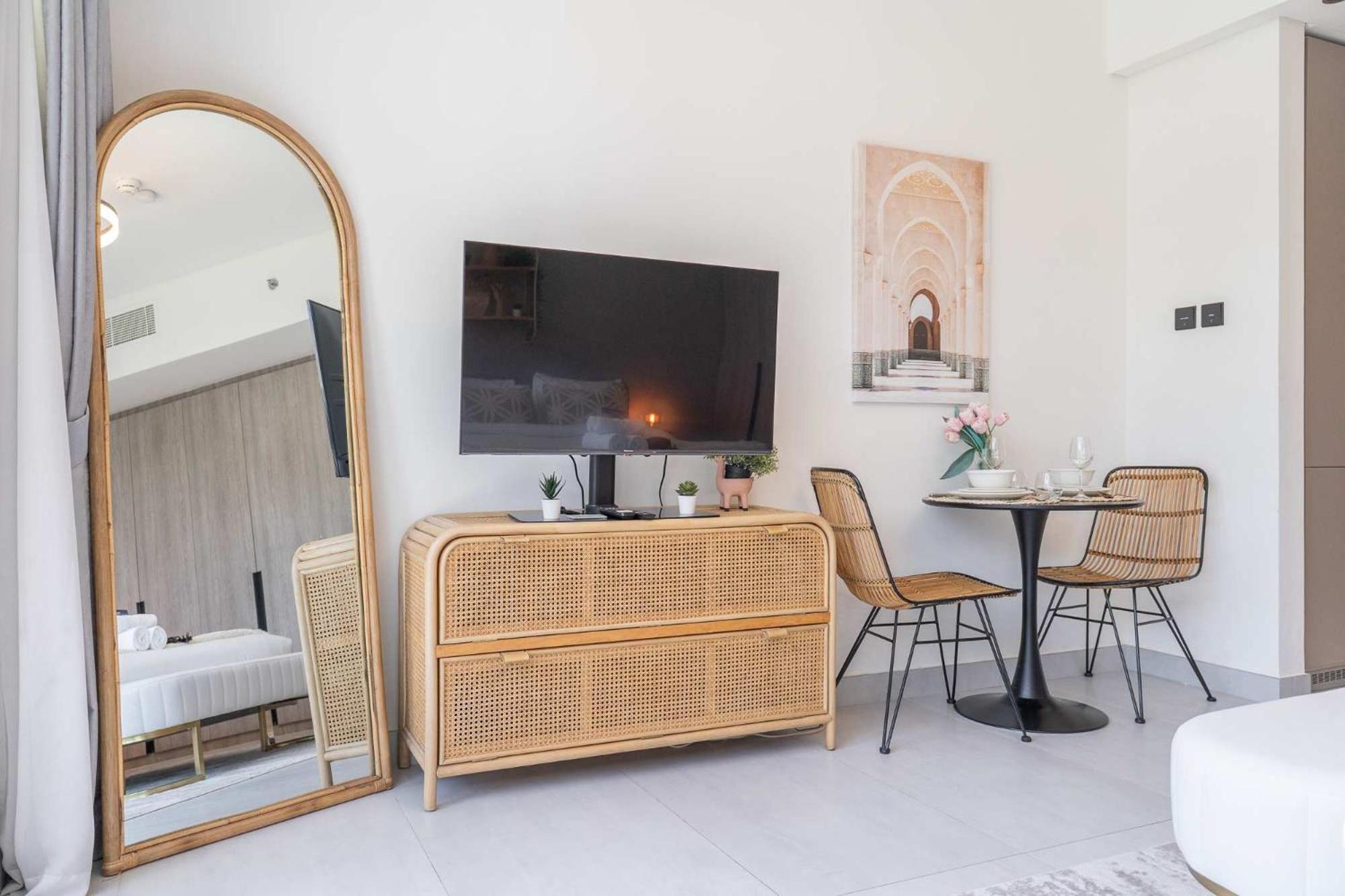 Appartement Modern Bali Vibes With Pool And Palm Tree Views Jvc Dubaï