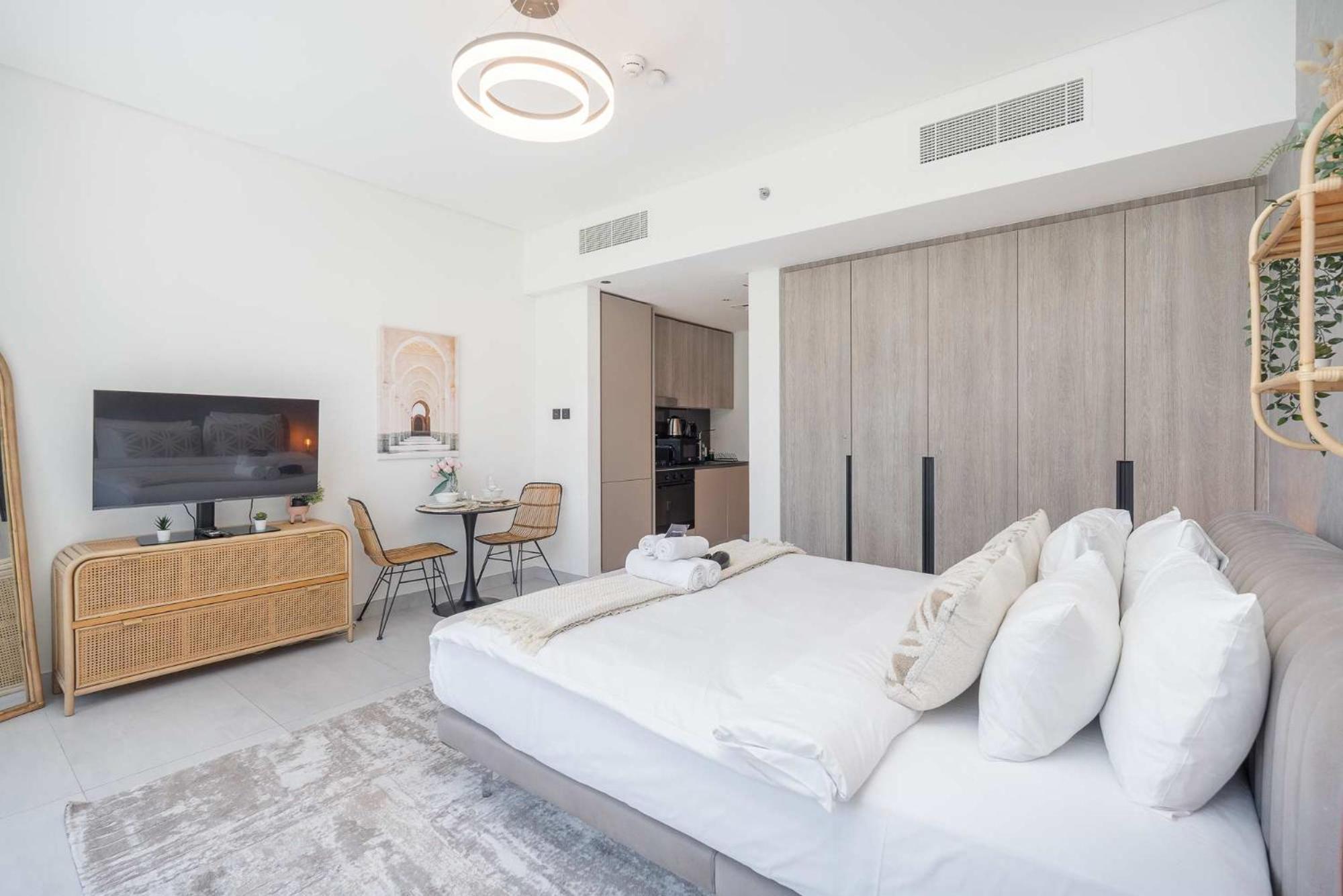Modern Bali Vibes With Pool And Palm Tree Views Jvc Dubaï