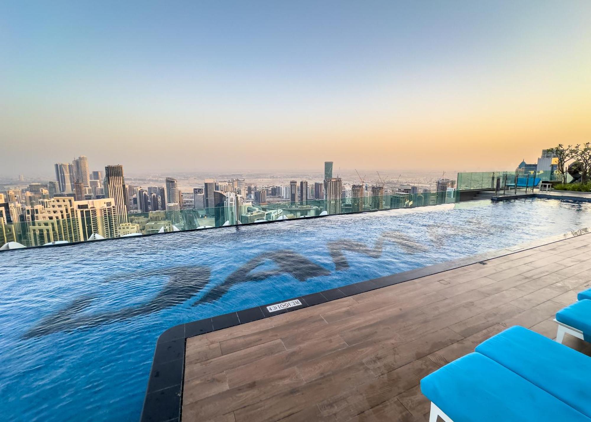 Sky Palace With Burj Views & Downtown's Rooftop Pool, 3br In Paramount Midtown Dubaï