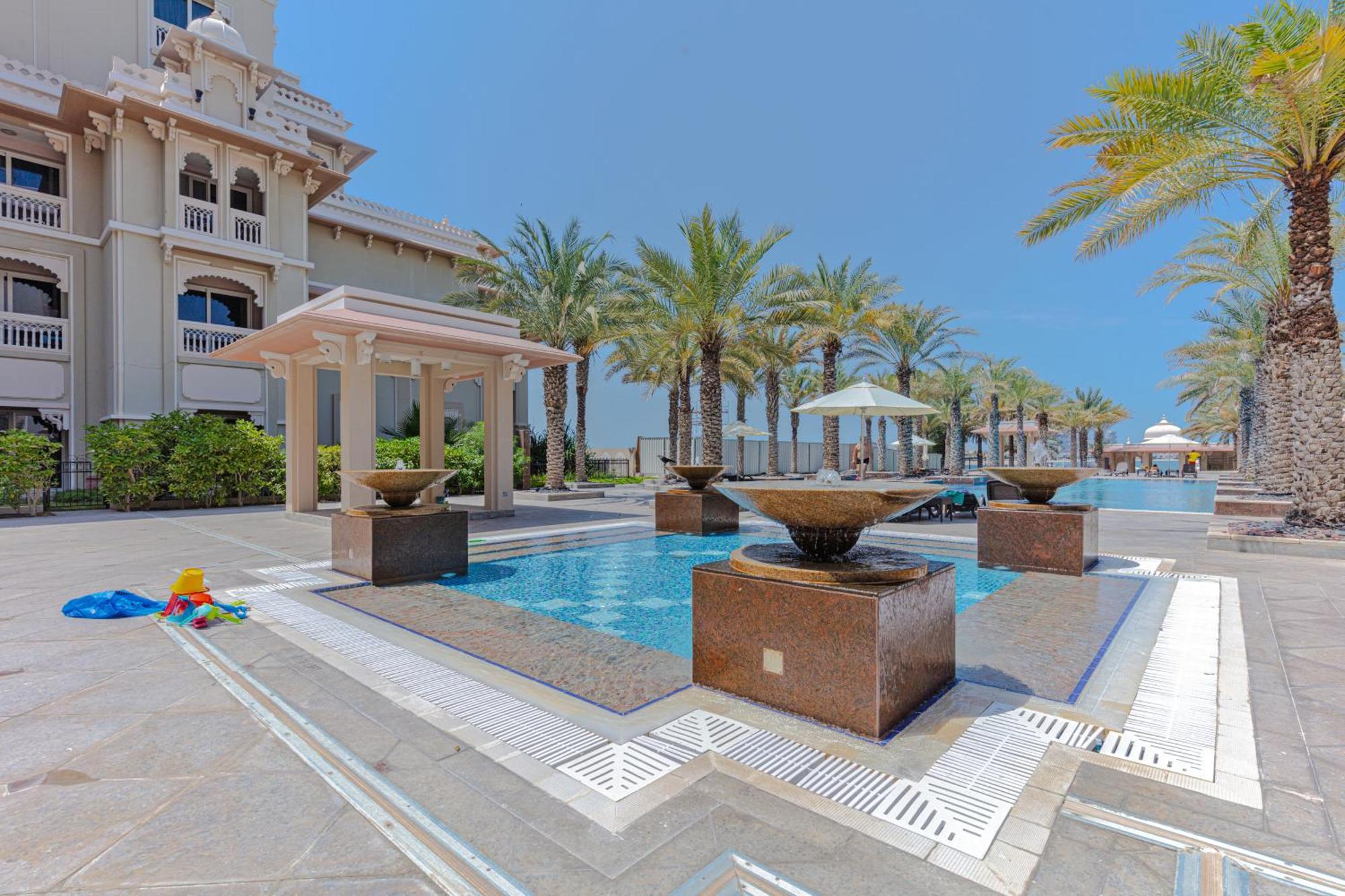 Fully-equppied With Private And Pool Dubái