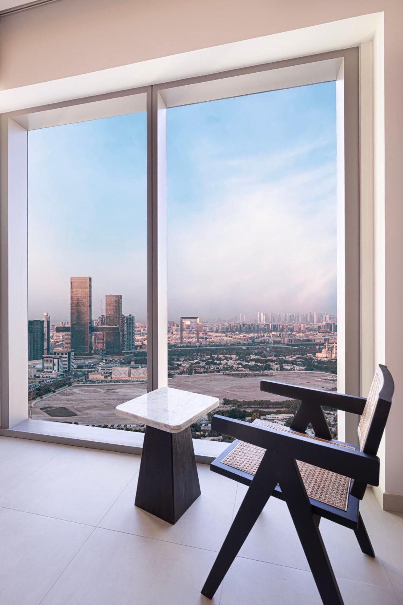 Downtown Chic 2 Bedroom I Mall Access I Views Of Burj Khalifa From Pool I Free Parking, Gym, Pool & Wi-fi I By Meerak Appartement Dubaï