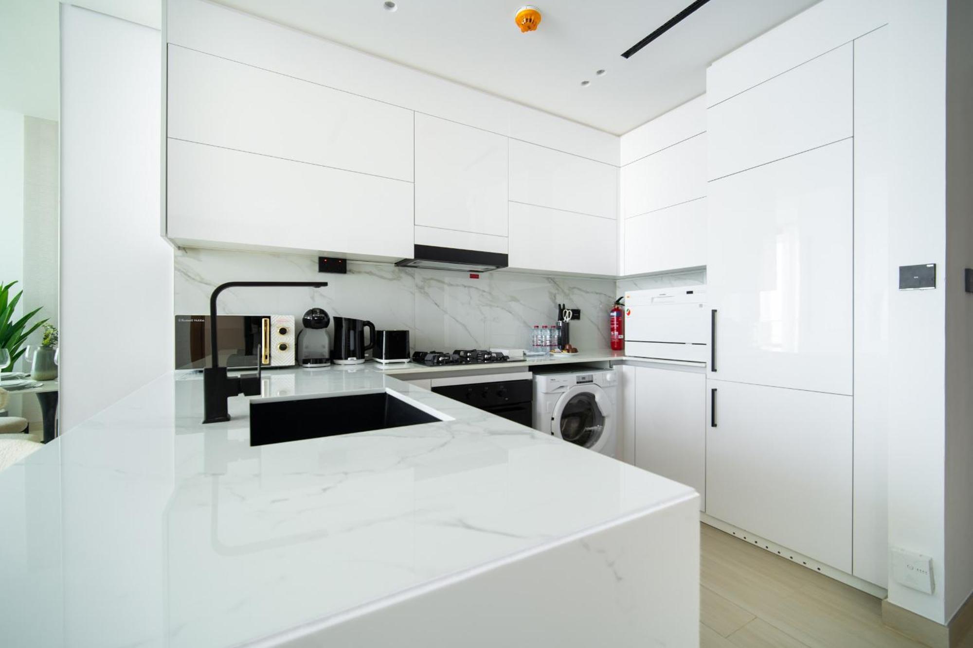 Skyline Views & Calm Nights - 1br Jvc And Free Baby Gear Appartement