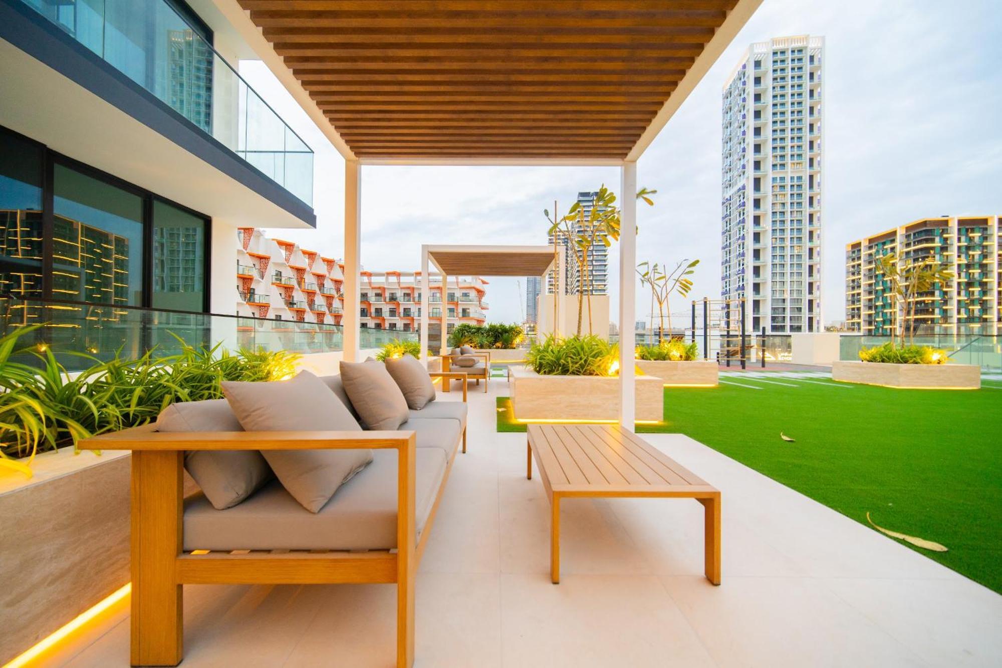 Skyline Views & Calm Nights - 1br Jvc And Free Baby Gear Appartement