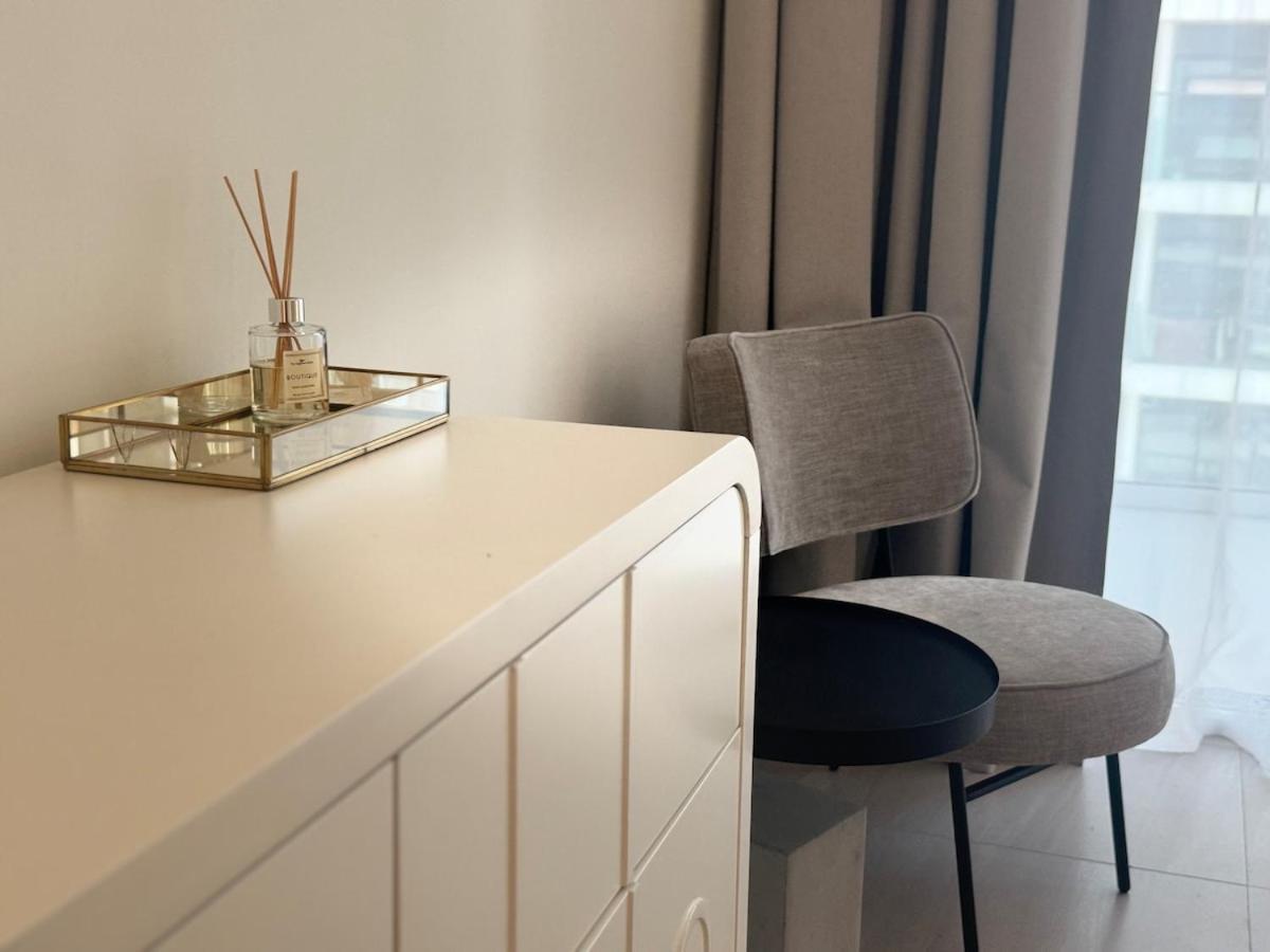 Ashri Luxe Apt, With Frame Only 5 Mins Downtown Near Metro Appartement
