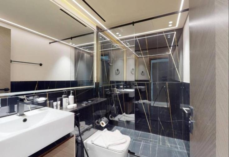 Apartamento Lavish At 3br - Binghatti Creek - Sleek & Sophisticated - Steps Away From Mall & Burj Khalifa *