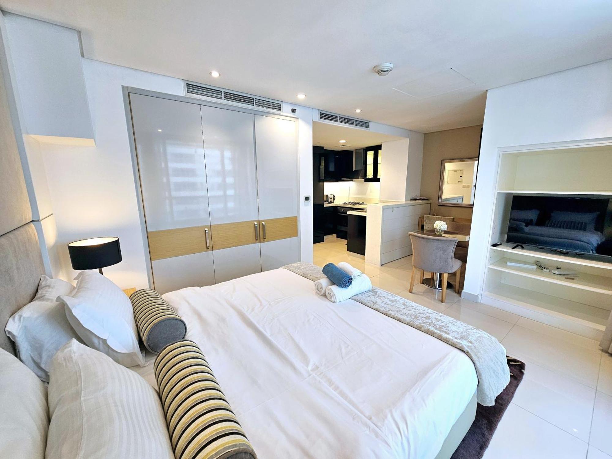 Sunrise Homes - Modern Beside Canal Dubaï