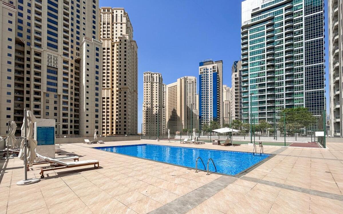 Stunning In Jbr - Near Tram Appartement *
