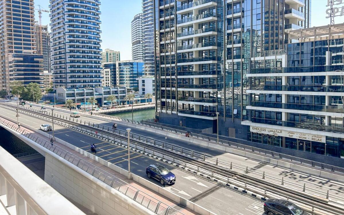 Stunning In Jbr - Near Tram Appartement *