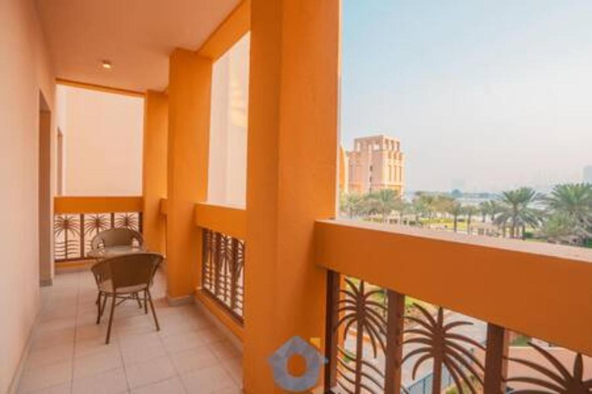 210sa Lavish Palm Jumeirah One Bhk With Pool View Appartement