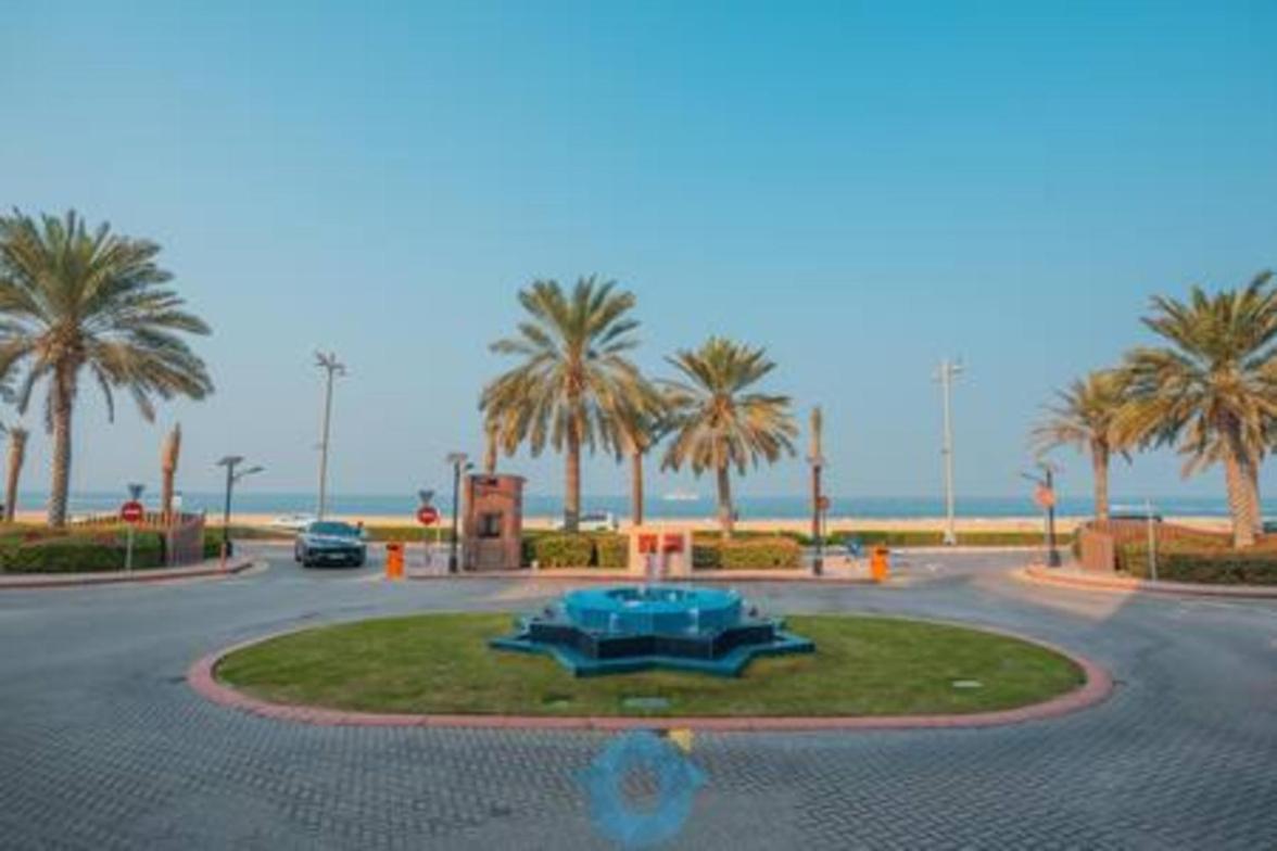 210sa Lavish Palm Jumeirah One Bhk With Pool View Appartement *