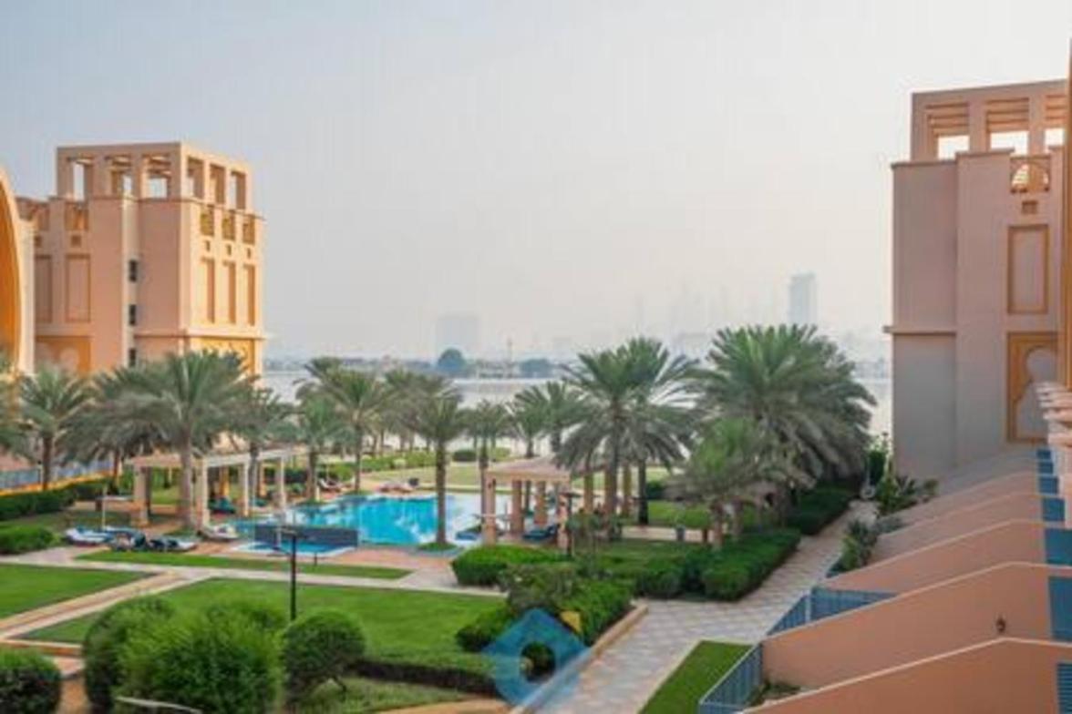 210sa Lavish Palm Jumeirah One Bhk With Pool View Appartement Dubaï