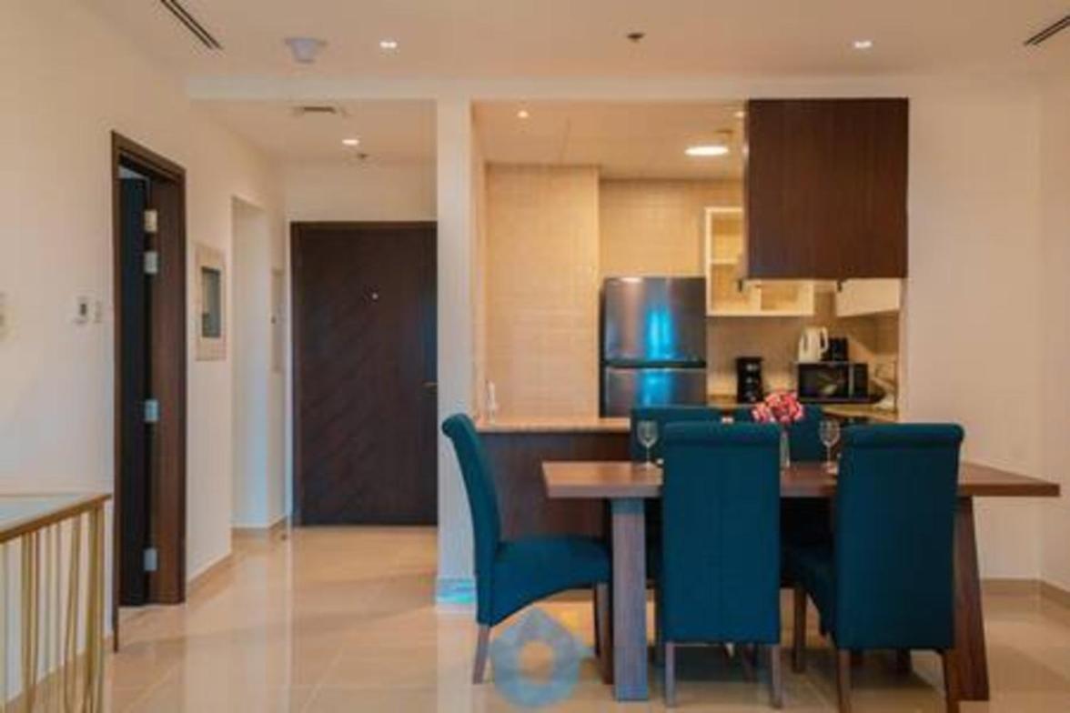 210sa Lavish Palm Jumeirah One Bhk With Pool View *