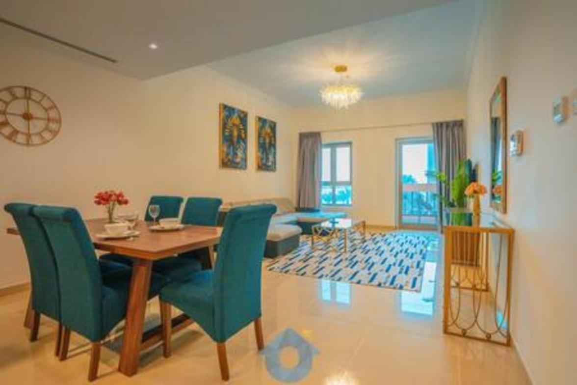 210sa Lavish Palm Jumeirah One Bhk With Pool View Dubaï