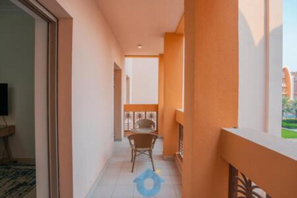 210sa Lavish Palm Jumeirah One Bhk With Pool View Appartement *