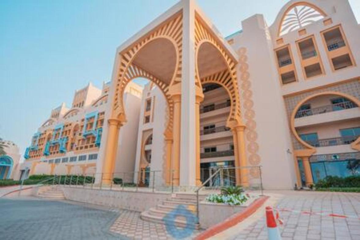 210sa Lavish Palm Jumeirah One Bhk With Pool View Appartement