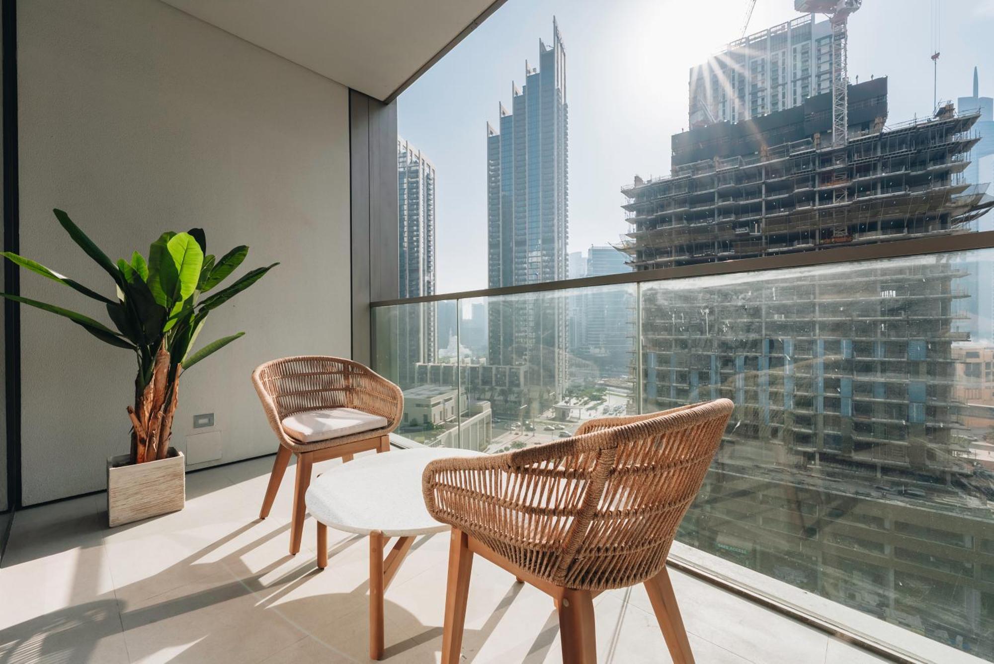Appartement Modern 1-bedroom In Downtown Near Mall & Burj Khalifa Dubaï