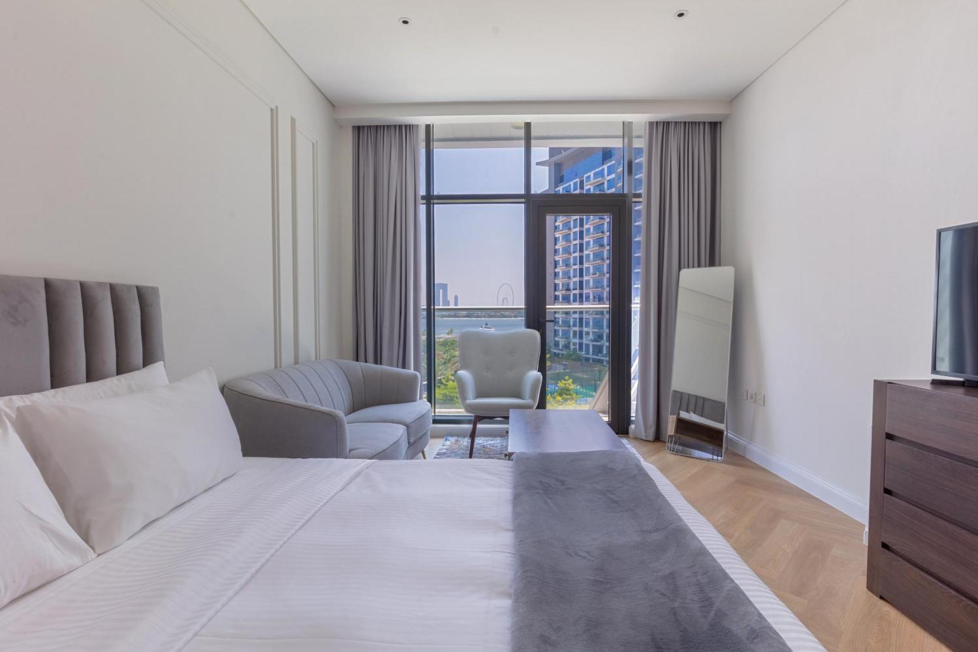 Fully-equipped Palm Jumeirah, Seven *