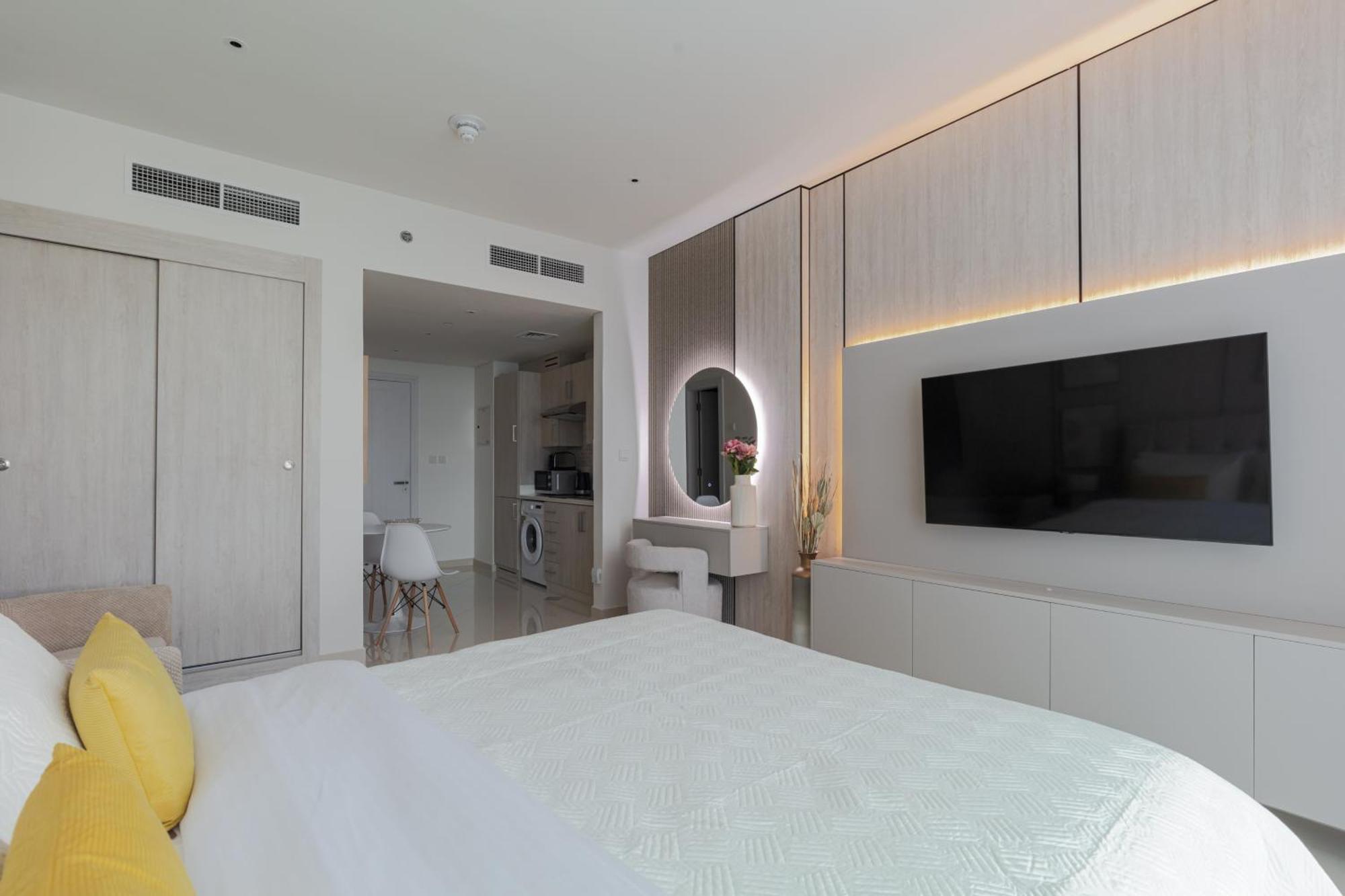 Fully-equipped Palm Jumeirah, Seven *