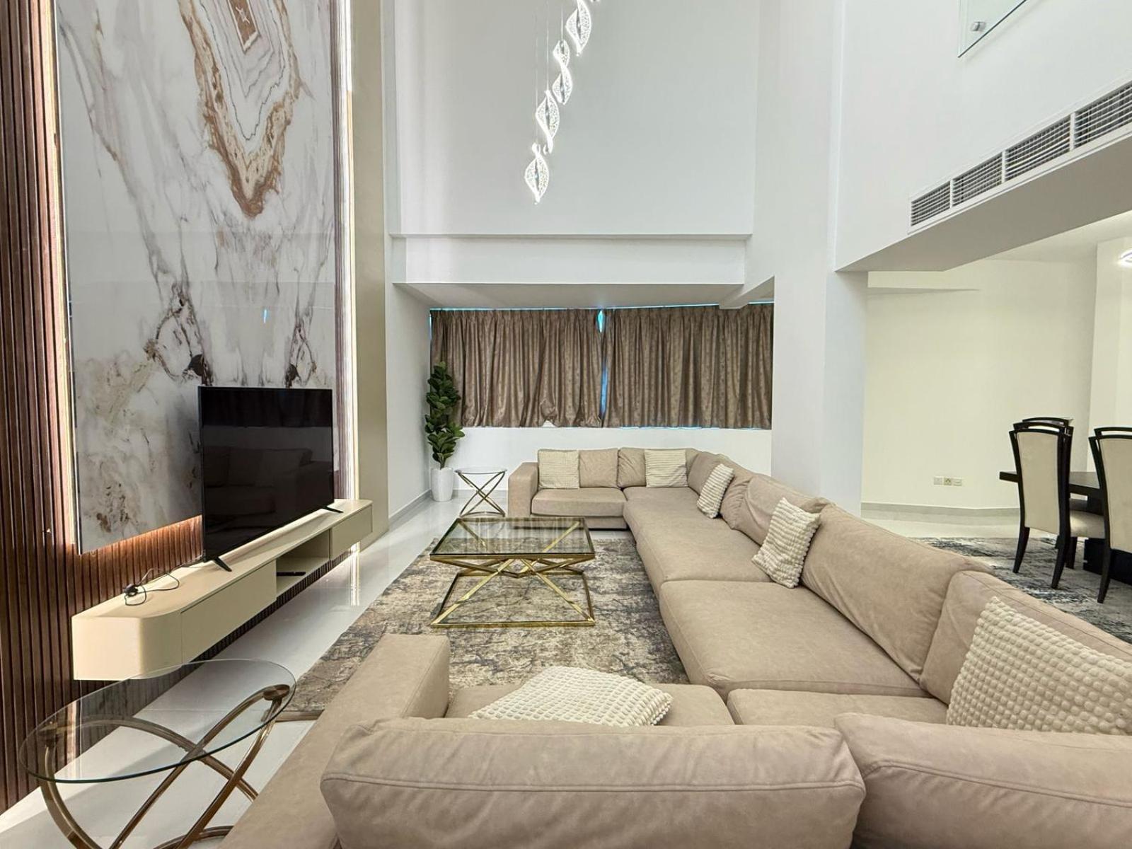 Spacious Modernized 2 Bedroom And Duplex 4 Br Apartments By Taskeen Holiday Homes Apartment Dubai
