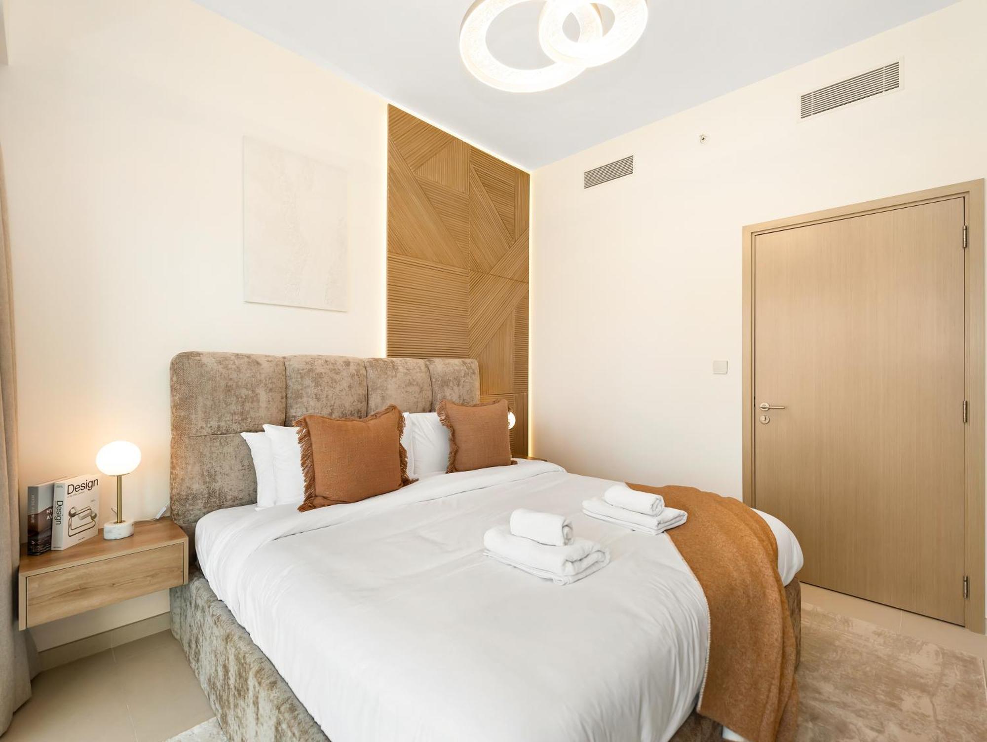 2bdr Led Side Burj Khalifa Views Opposite Mall *