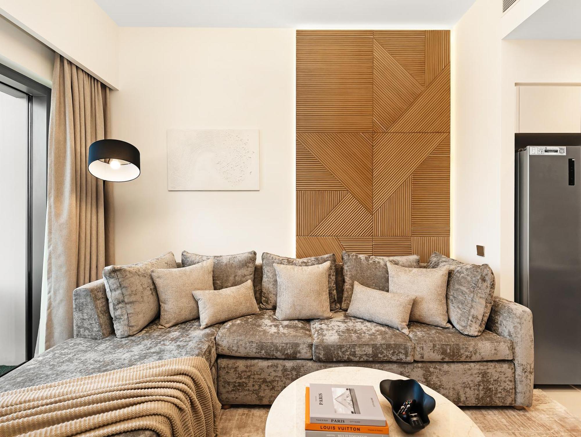 2bdr Led Side Burj Khalifa Views Opposite Mall *