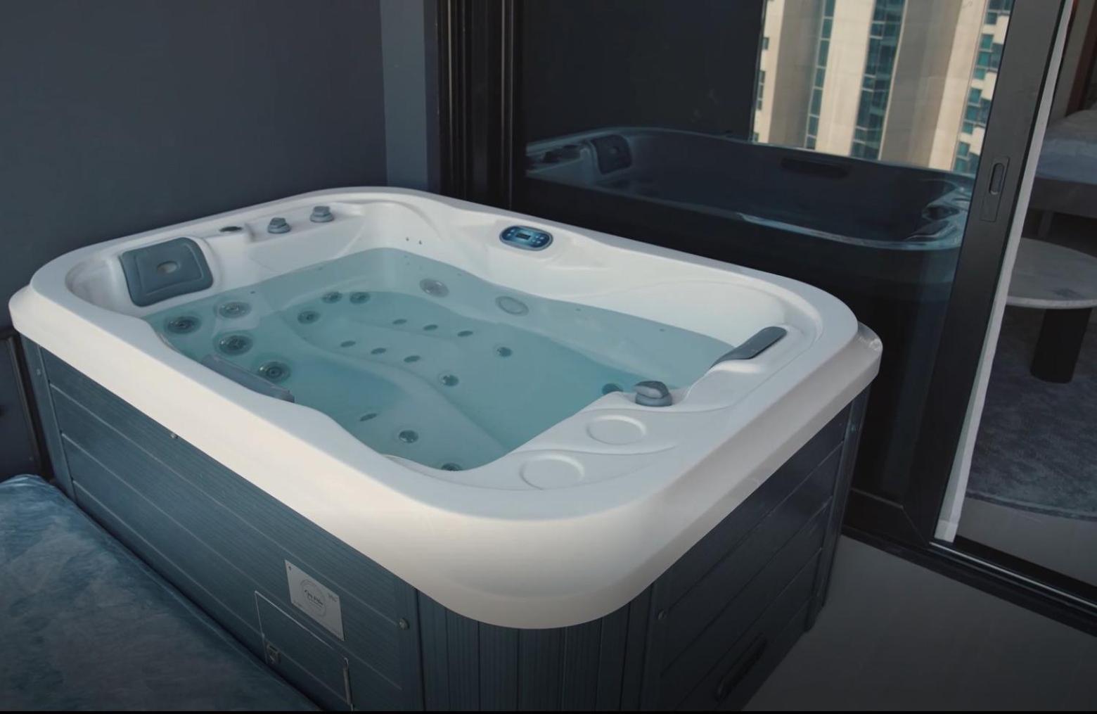 Luxury - Burj Khalifa View - Private Jacuzzi *