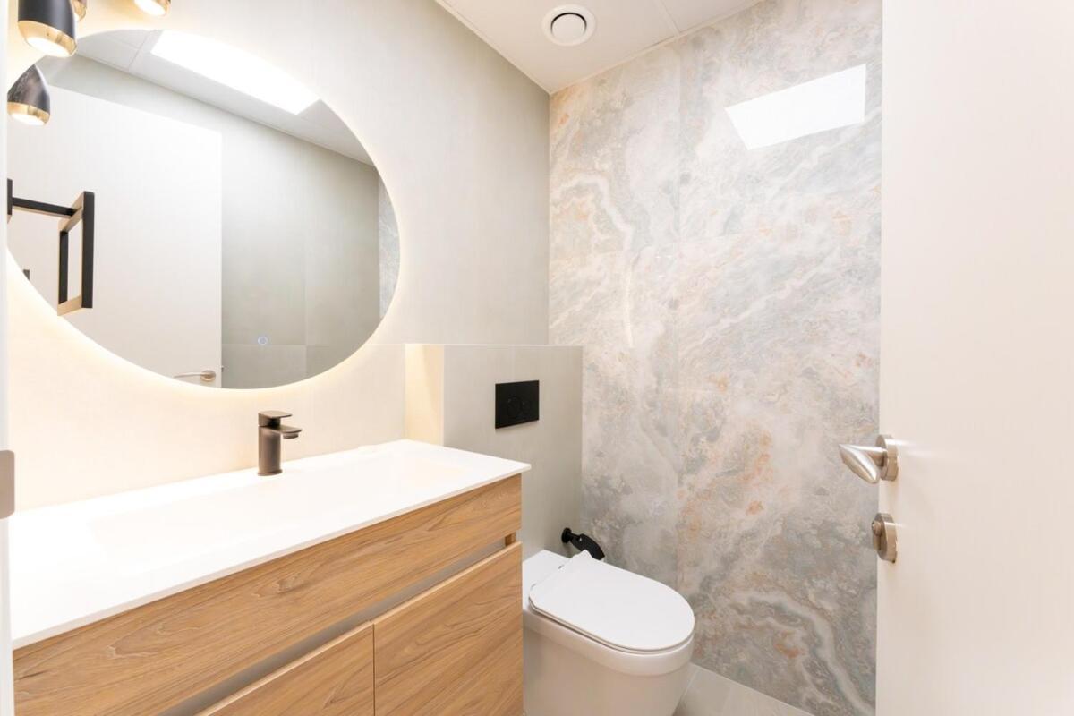Veluxa - Renovated 1bhk Next To Golf Dubaï