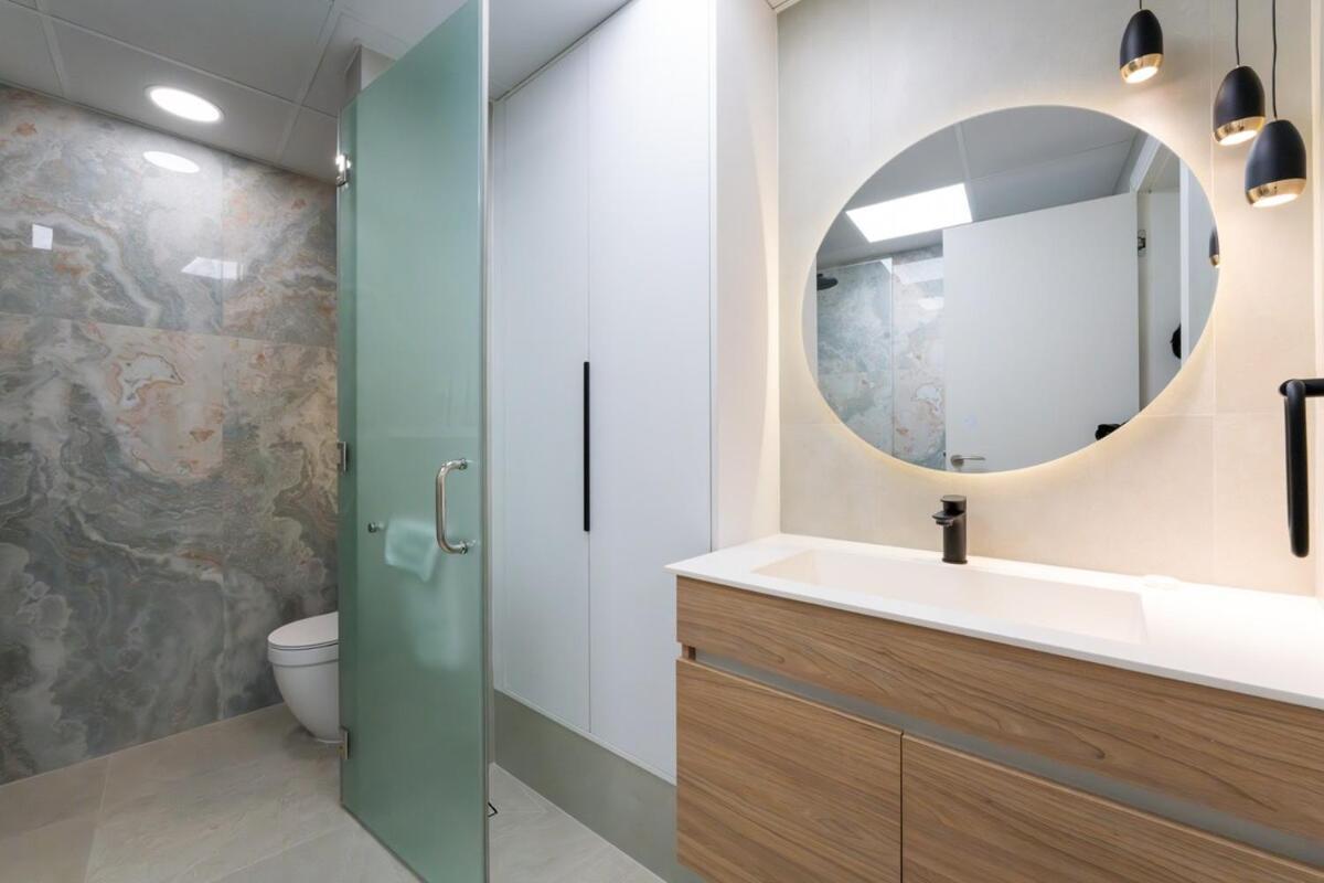 Veluxa - Renovated 1bhk Next To Golf