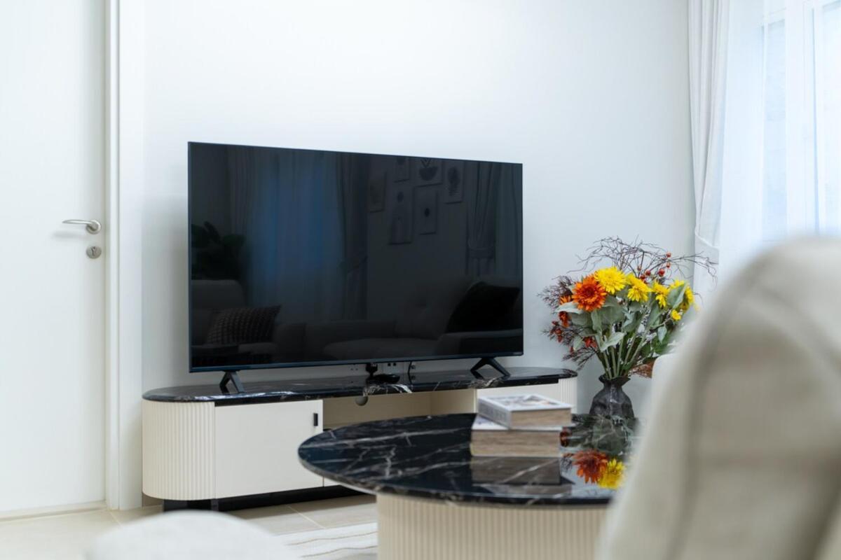 Apartment Veluxa - Renovated 1bhk Next To Golf