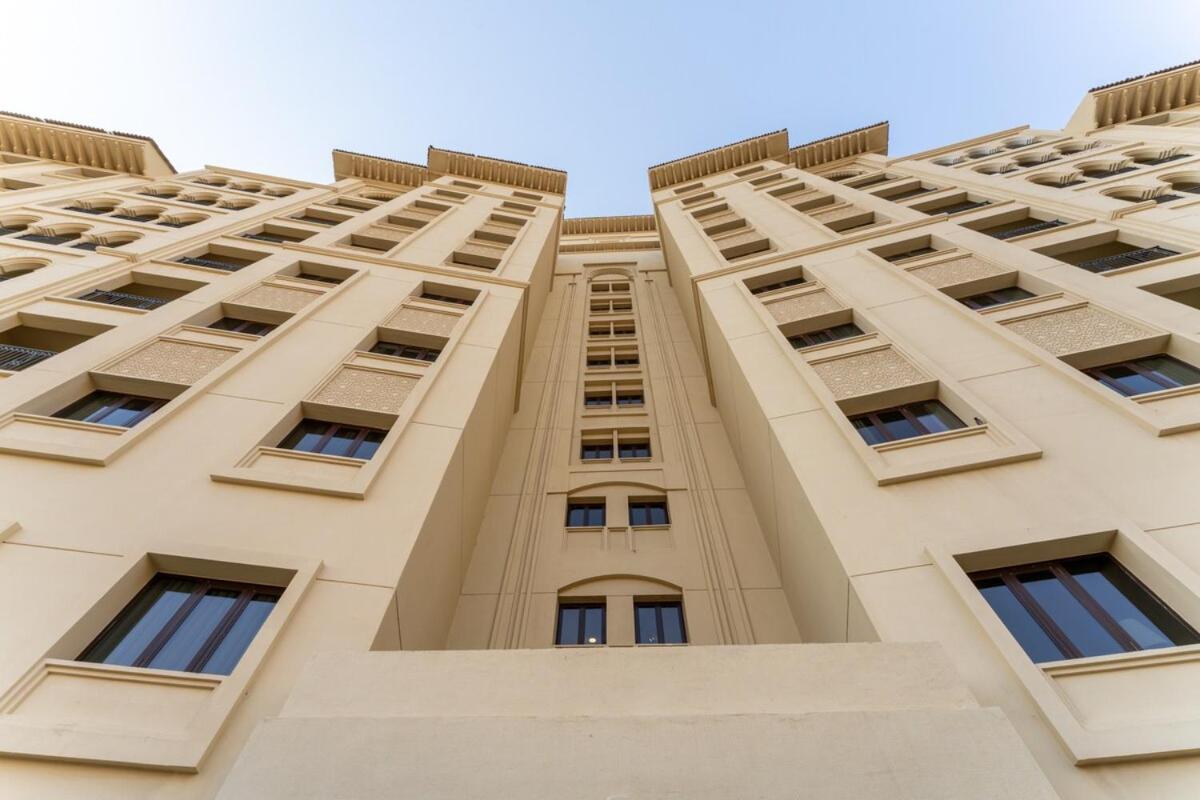 Veluxa - Renovated 1bhk Next To Golf Appartement *