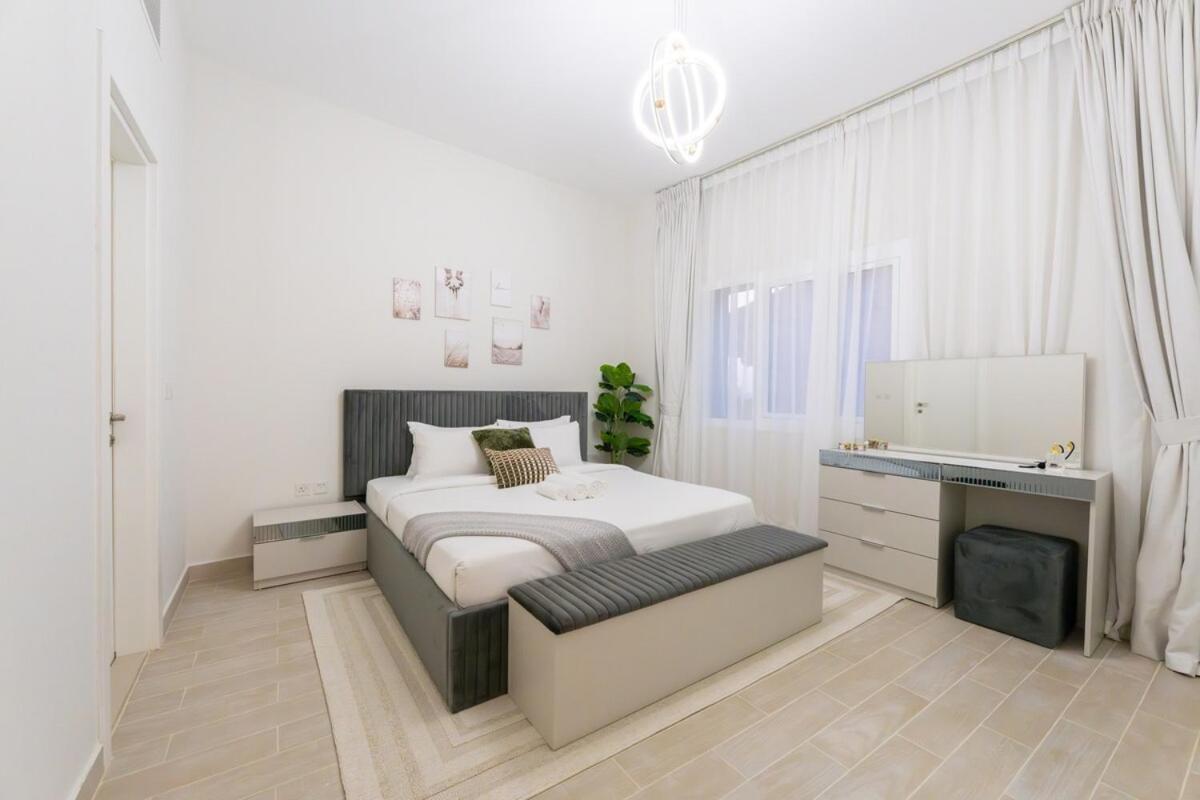 Veluxa - Renovated 1bhk Next To Golf Appartement *