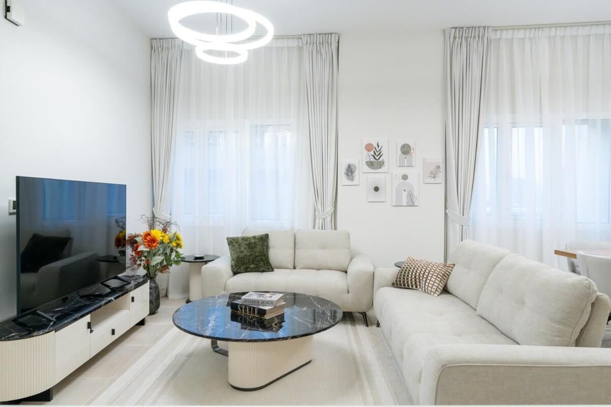 Appartement Veluxa - Renovated 1bhk Next To Golf Dubaï