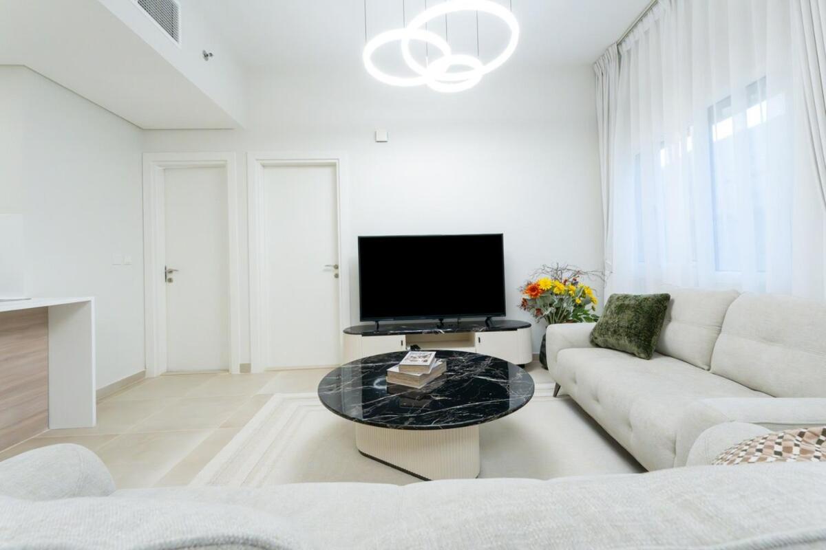 Veluxa - Renovated 1bhk Next To Golf