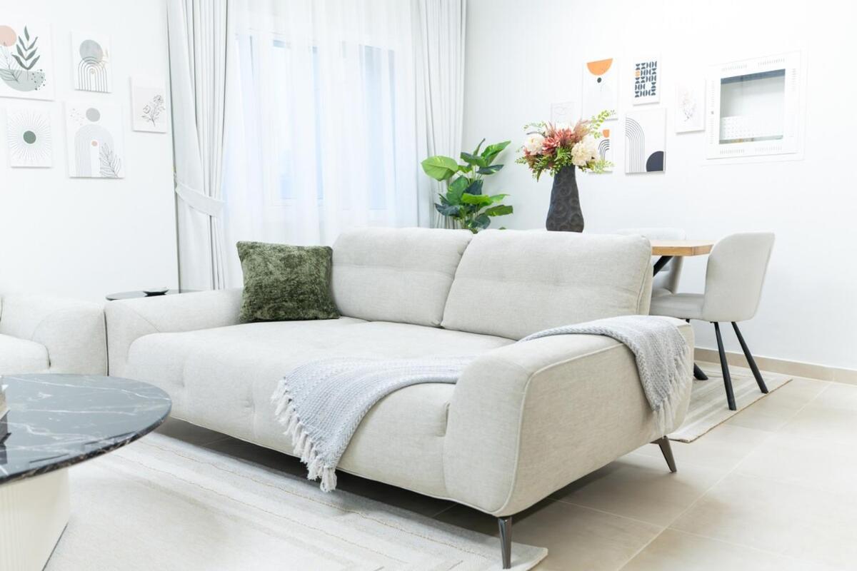 Veluxa - Renovated 1bhk Next To Golf