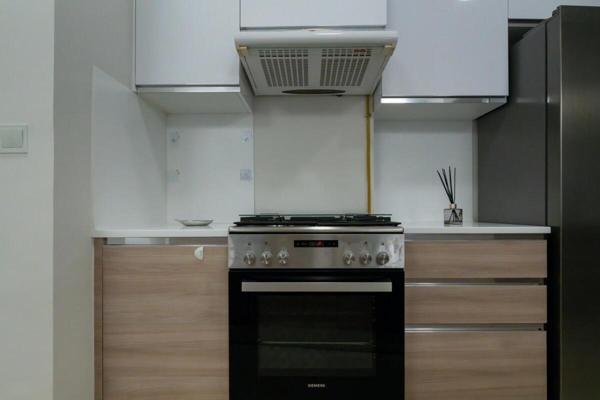 Veluxa - Renovated 1bhk Next To Golf Apartment Dubai
