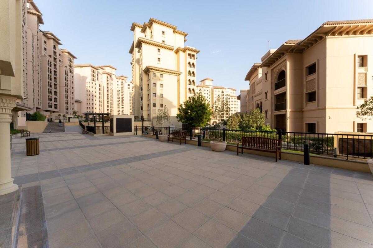 Veluxa - Renovated 1bhk Next To Golf *